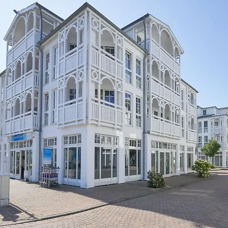 Mit Balkon In Sonniger Sued-west-lage In Apartment *